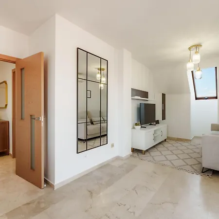 Orange Garden Luxury Penthouse Apartment *